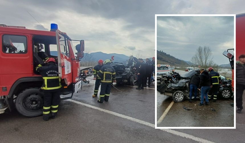 Otomobil kamyonla çarpıştı... Komiser kazada yaralandı...