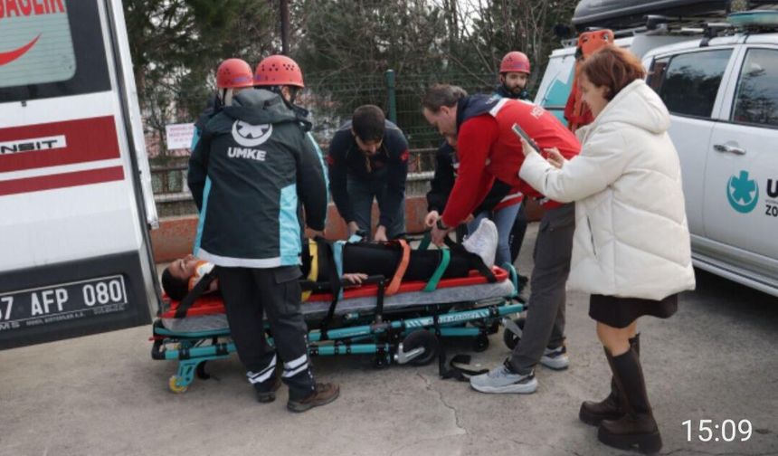 Anadolu Lisesi'nde deprem tatbikatı