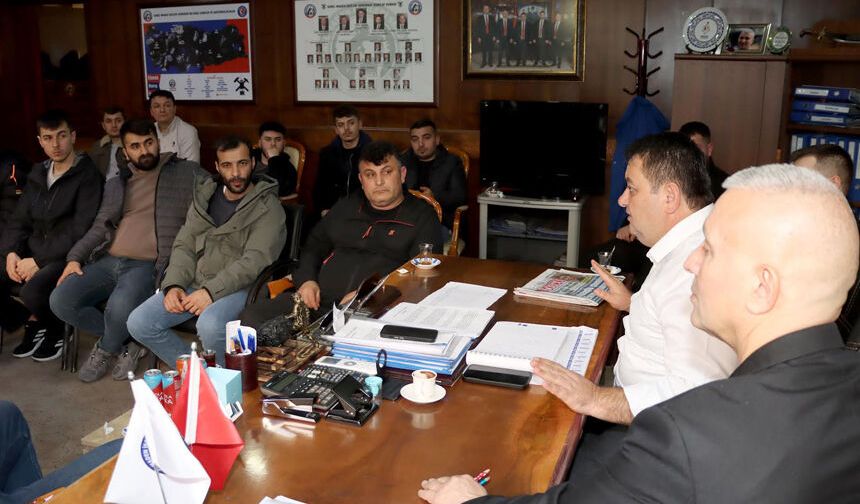 Üzülmezli madencilerden sendikaya ziyaret