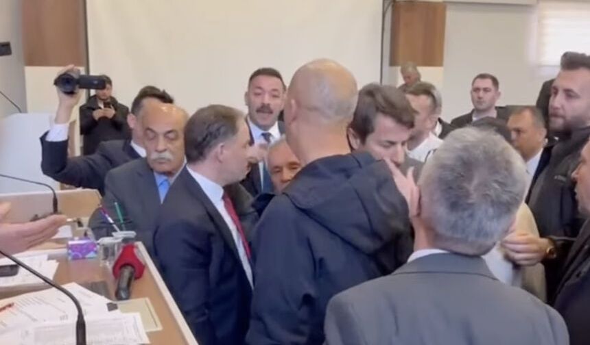 Çağlayan çıldırdı: Benim arkadaşlarıma müdahale edemezsin!