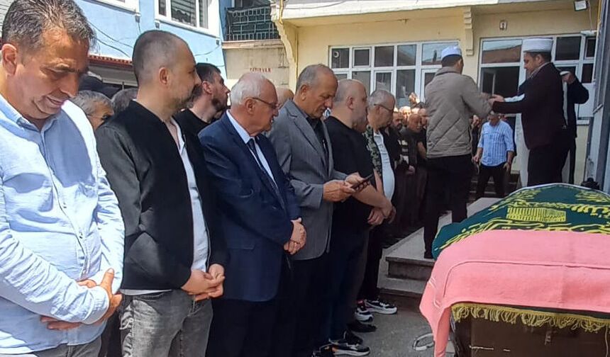 Kendi evinde hayatını kaybeden çatı ustası son yolculuğuna uğurlandı