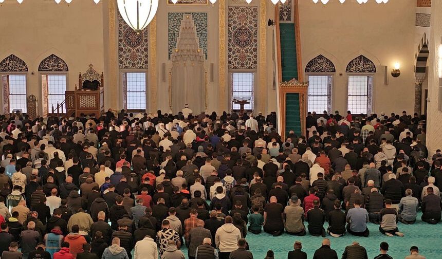 Zonguldak'ta Kurban Bayramı namazı büyük bir coşkuyla eda edildi