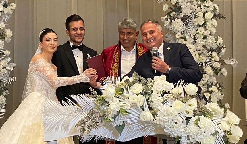 Milletvekili Saffet Bozkurt, yeğeninin mutluluğuna ortak oldu