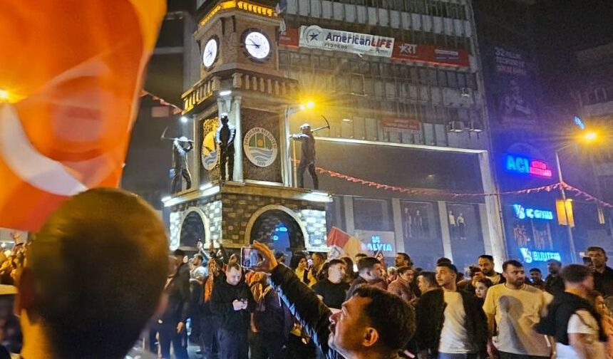 Zonguldak'ta Galatasaray'ın şampiyonluk coşkusu geceye damga vurdu