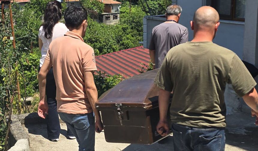 Sağlık çalışanı evinde ölü bulundu