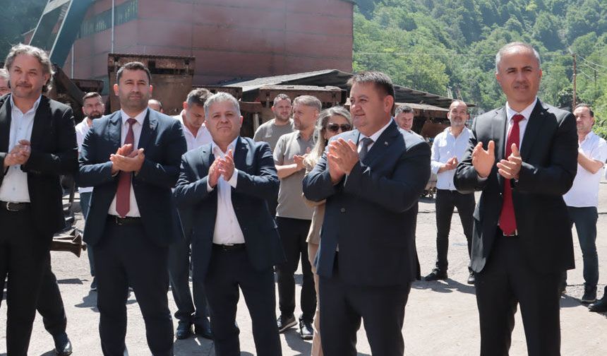 Genel Başkan Yeşil’e meşaleli karşılama