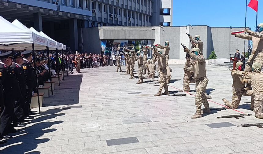 Komandolardan müthiş gösteri...
