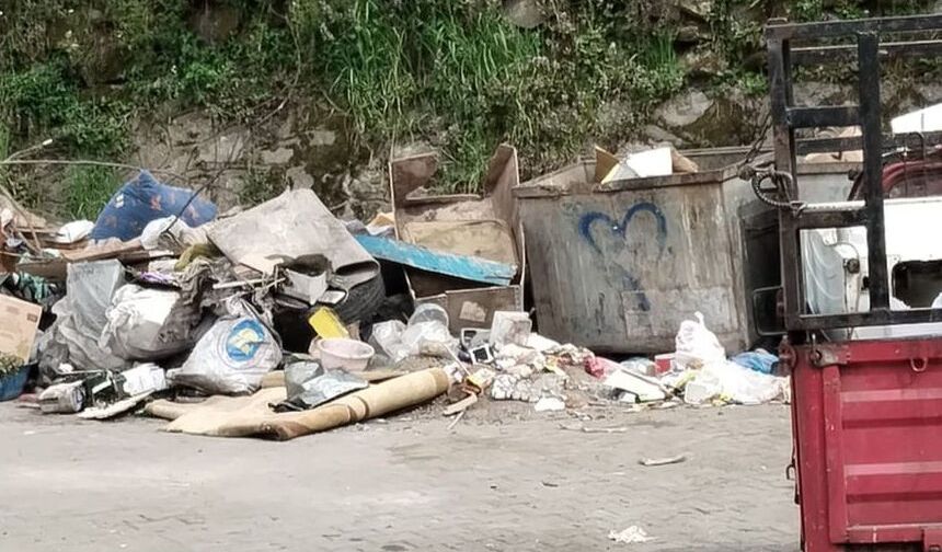 Çöpler birikiyor, mazeretler çoğalıyor