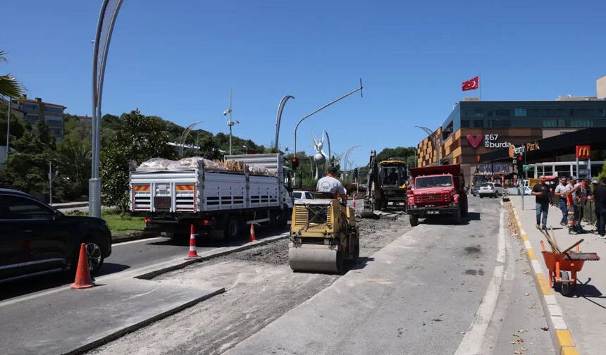 Milli Egemenlik Caddesi'ndeki bozuk yol nihayet onarılıyor