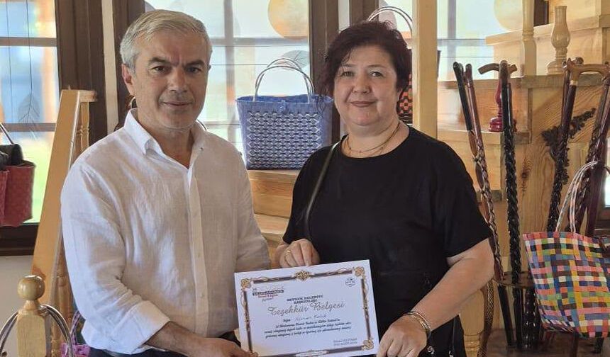 Özcan Özmekik, Baston ustalarına teşekkür belgesi verdi