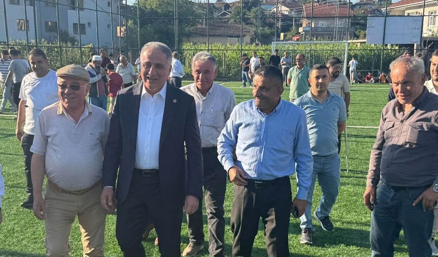 Dağlıca Köyü'ne yeni halı saha hizmete girdi