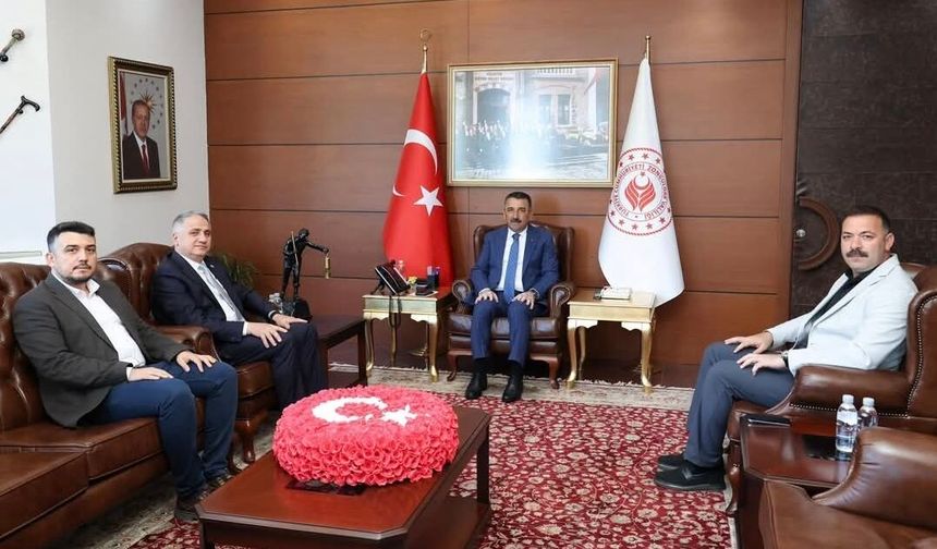Saffet Bozkurt, Vali Hacıbektaşoğlu'nu ziyaret