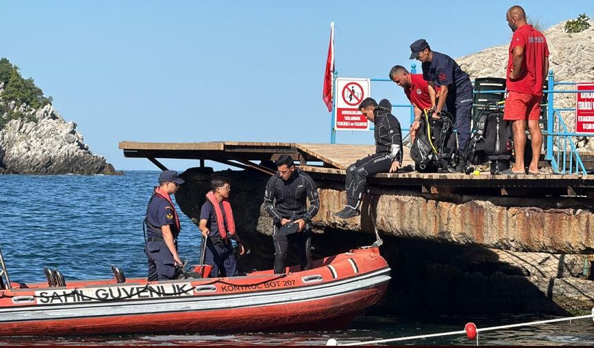 Zonguldak'ta denize giren kişiyi arama çalışmaları sürüyor