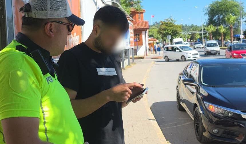 Zonguldak'ta trafik polisinin dikkati vatandaşı dolandırılmaktan kurtardı