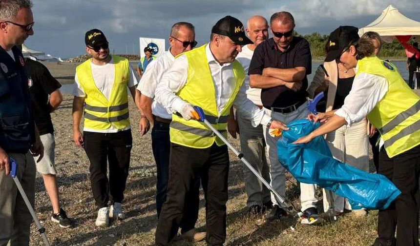 Milletvekili Ahmet Çolakoğlu, çöp topladı