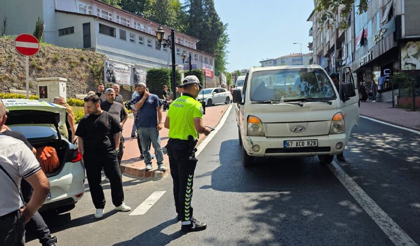 Yolun karşısına geçmek isteyen yayaya araç çarptı