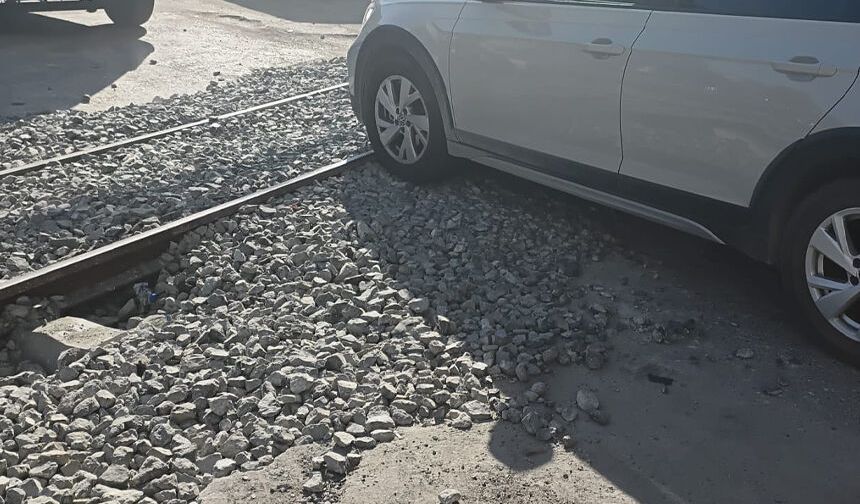 Zonguldak’ta hemzemin geçitte mıcır tehlikesi: Bir aracın camı kırıldı