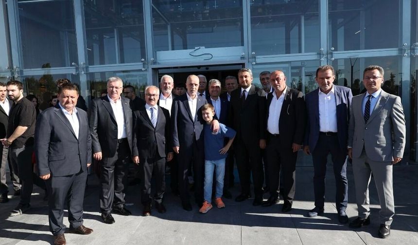 Türk İş yeni binasına taşındı