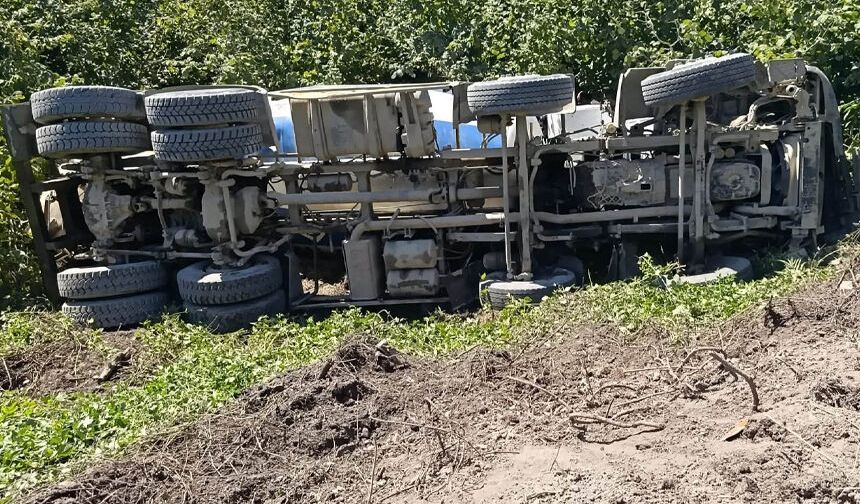 Beton Mikseri şarampole uçtu: Sürücü yaralandı