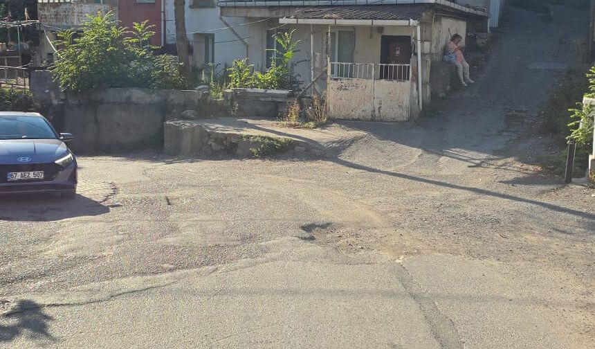 Tepebaşın'nda bozuk yollar isyan ettirdi