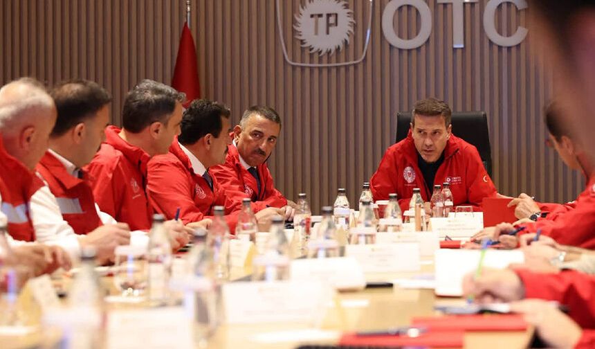 Bakan Bayraktar Filyos’ta gaz sahasında incelemelerde bulundu