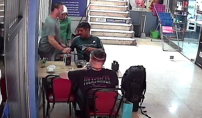 Ürün tanıtırken esnafı şokladı, sarılarak özür diledi