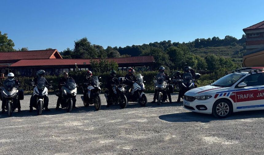 Çaycuma’da motosikletlilere trafik ekiplerinden güvenli sürüş uyarısı
