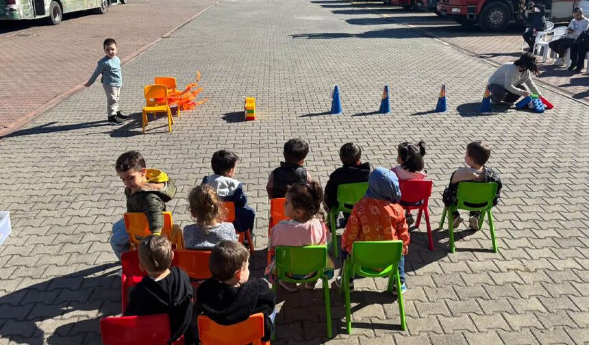 Miniklerden itfaiyeye eğitici ziyaret