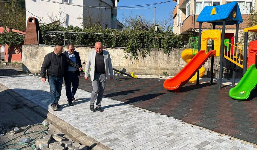 Başkan Öztürk, Çukur Mahallesi’ndeki çocuk parkını inceledi