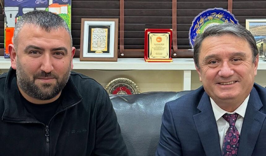 Emekli olacaktı, göreve döndü; Eşi de Belediyede iş başı yaptı!