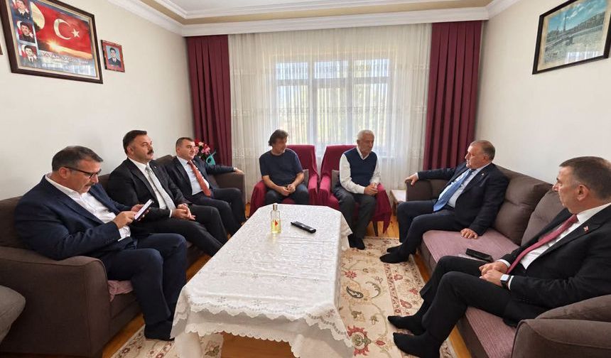 Bakan Bak’tan şehit ailesine ziyaret