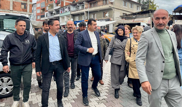 AK Parti kurmayları Cuma'yı Beycuma'da kıldı