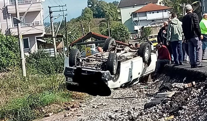 İl Özel İdare aracı bahçeye uçtu, 1 yaralı