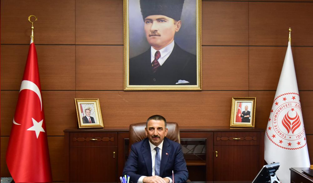 Vali Hacıbektaşoğlu'ndan Atatürk fotoğraflı Cumhuriyet mesajı