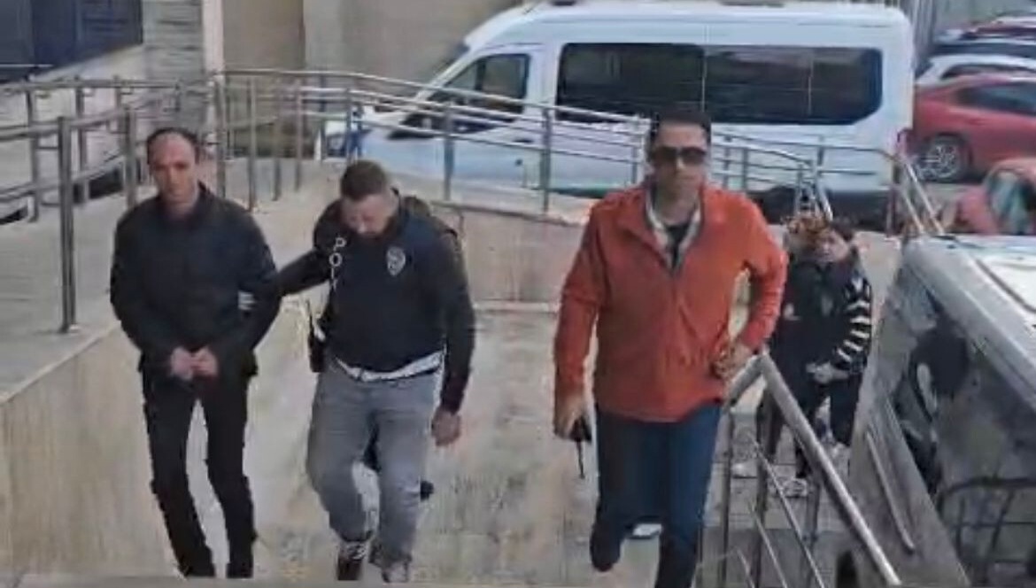 Kilimli De Ask Tuzagi Kuran Cete Cokertildi 1 Milyonluk Vurgun Yapan 3 Kisi Tutuklandi 3279