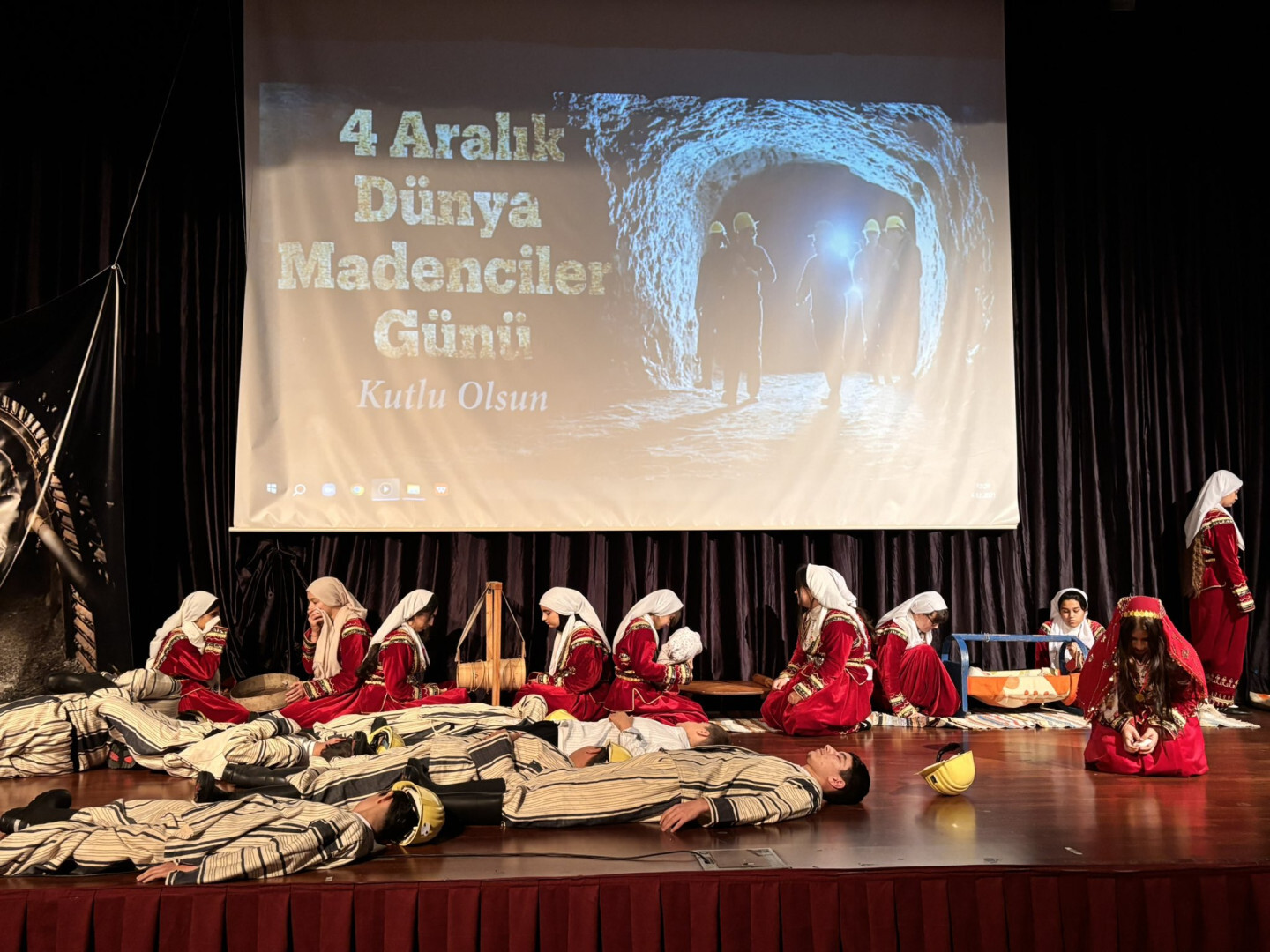 Ogrencilerden Anlamli Madenciler Gunu Programi 3557