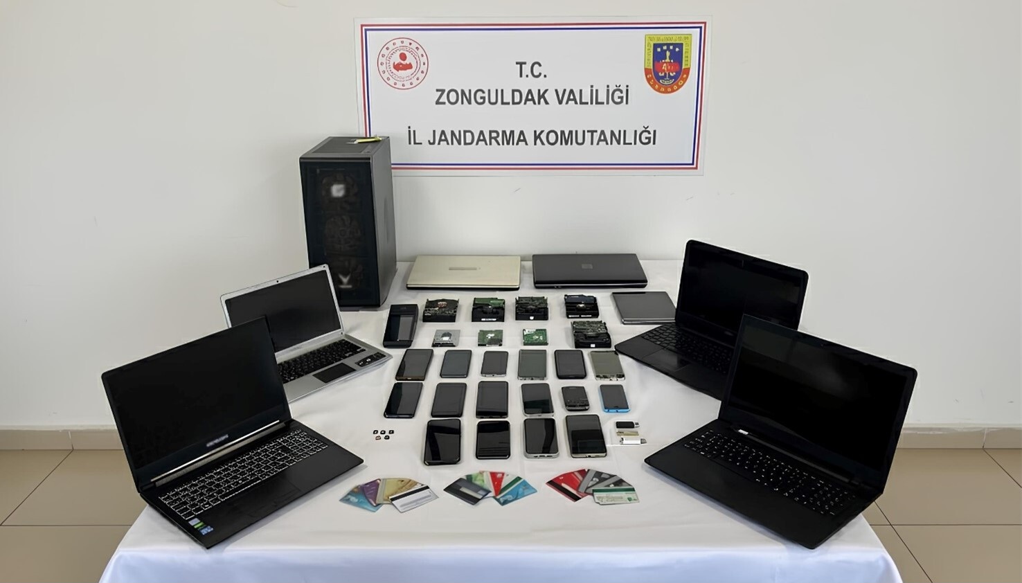 Sinavsiz Ehliyet Ilaniyla Sosyal Medyada Tuzaga Dusurup 780 Bin Tl Dolandirdilar 3738