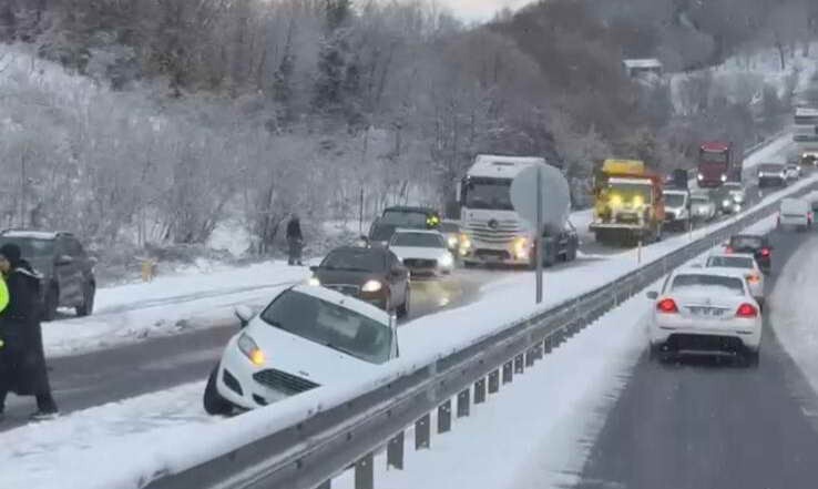 Zonguldak Ankara Yolunda Kar Esareti Uzun Kuyruklar Olustu 3803