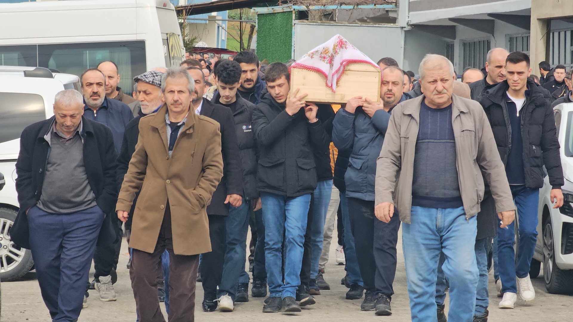 Gebzede Ki Servis Kazasinda Olen Elanur Zonguldak Ta Defnedildi 4307