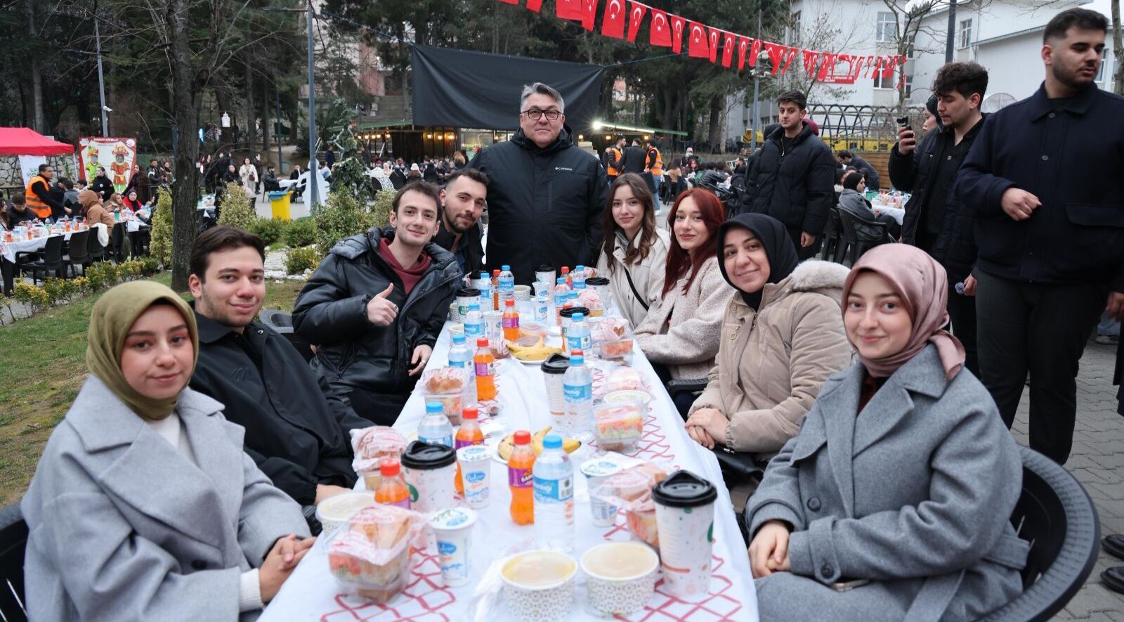 Farabi Kampusunde Ramazan Coskusu Rektor Ozolcer Ogrencilerle Iftar Sofrasinda Bulustu 4735