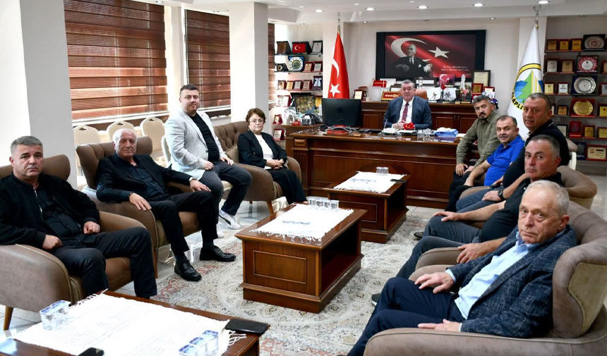 Alaplı Belediye Başkanı Nuri Tekin ve 9 meclis üyesi CHP'den istifa etti